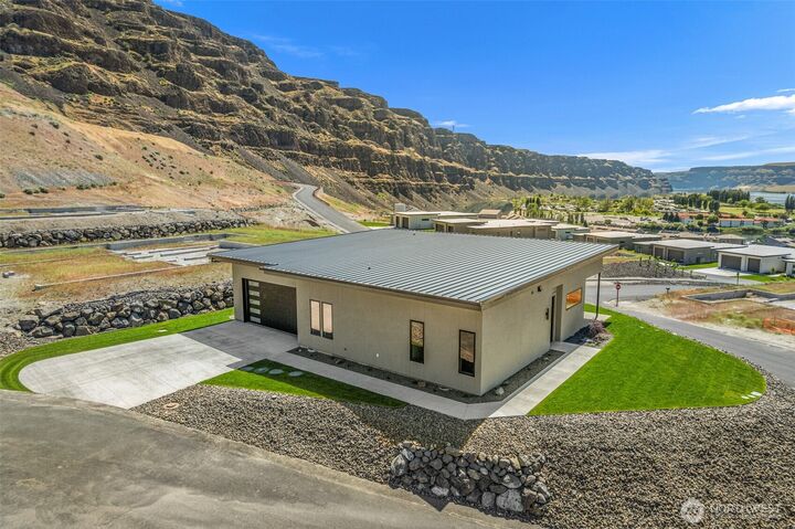 Property Photo:  23339 NW Spur Lane  WA 98848 