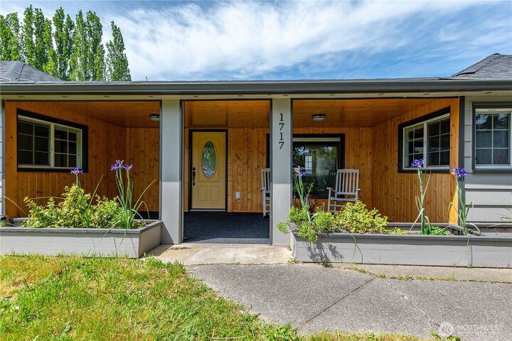 Property Photo:  1717 S 18th Street  WA 98274 