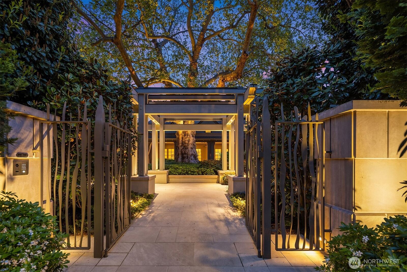 Property Photo:  