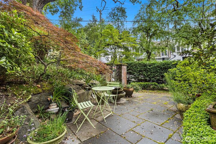 Property Photo: 720 Belmont Avenue E 6 WA 98102