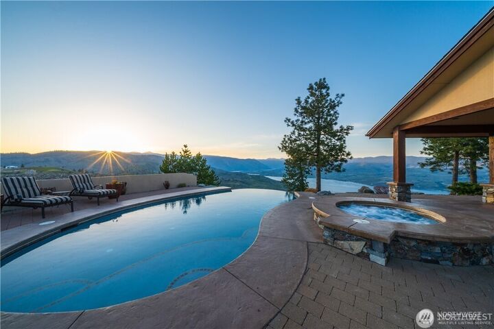 Property Photo: 300 Hawks Ridge Road WA 98816