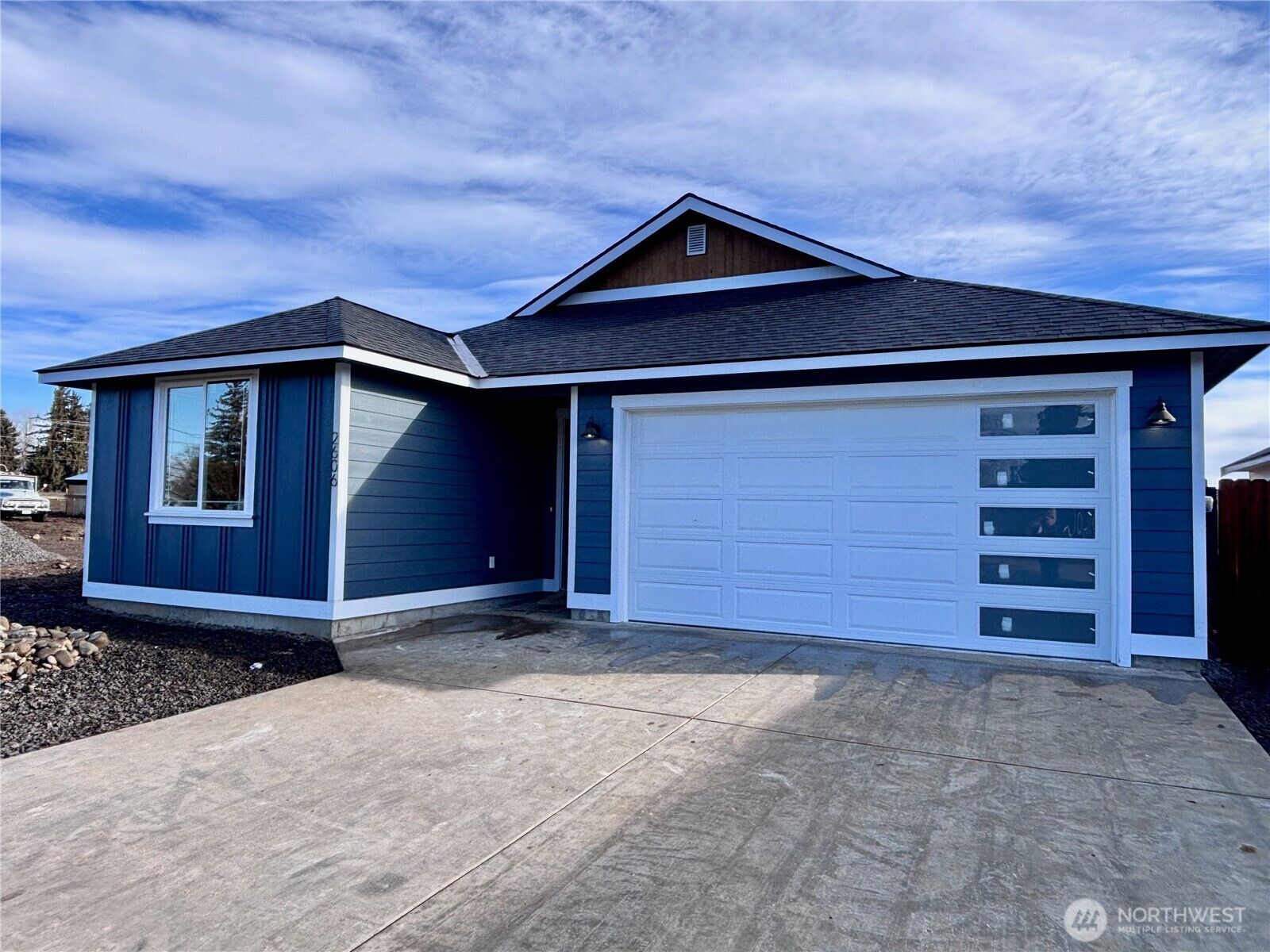 Property Photo:  2607 N Emery Street  WA 98926 