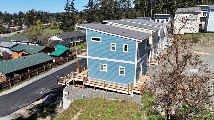 Property Photo:  621  Finnegan Way  WA 98250 