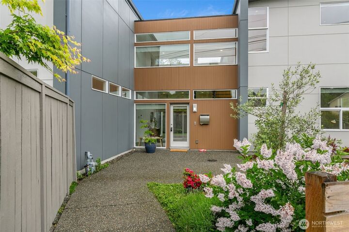 Property Photo: 3200 E Republican Street WA 98112