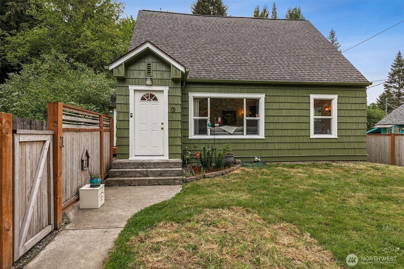 Property Photo:  1022  Brawne Avenue NW  WA 98502 