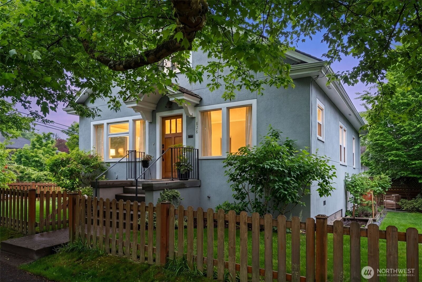 Property Photo: 828 24th Avenue WA 98122