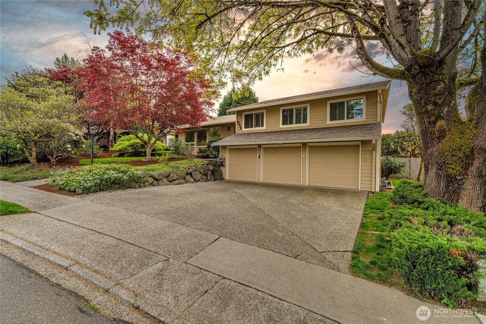 Property Photo:  2017  Jones Circle SE  WA 98055 