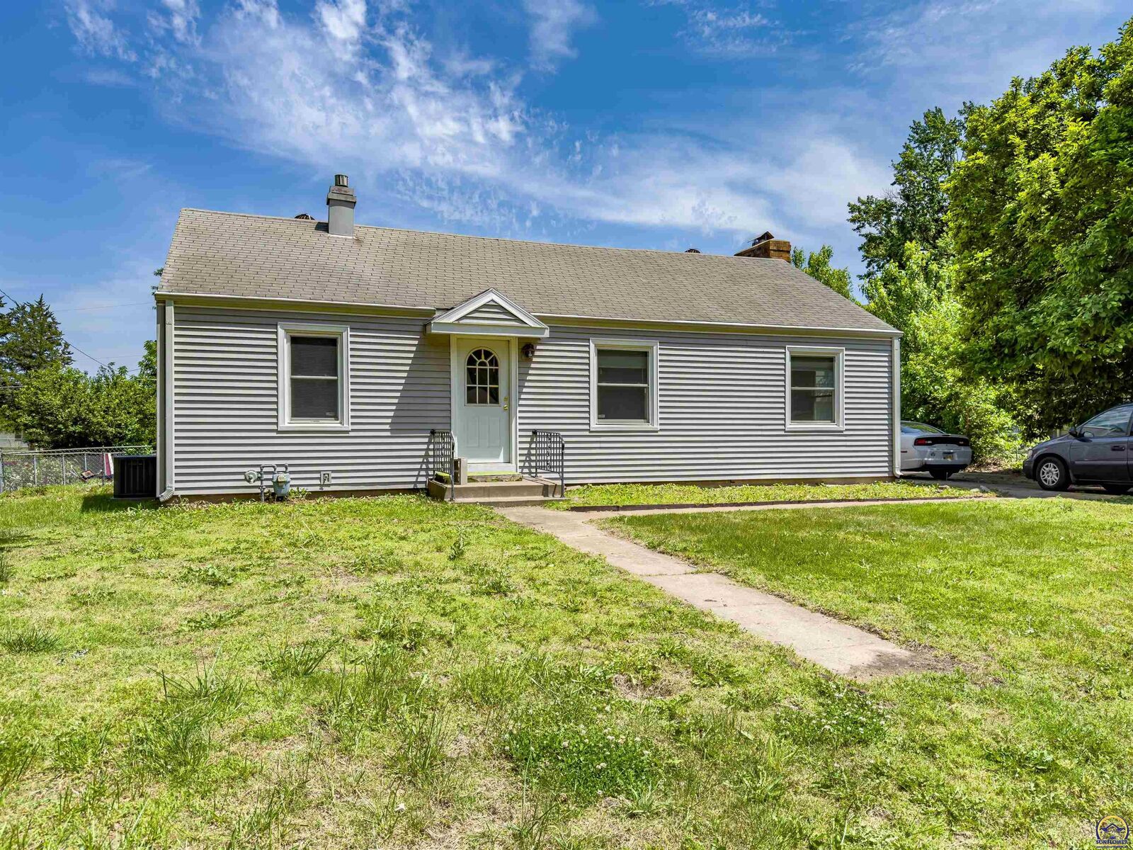 Property Photo:  2220 NW Polk St  KS 66608 