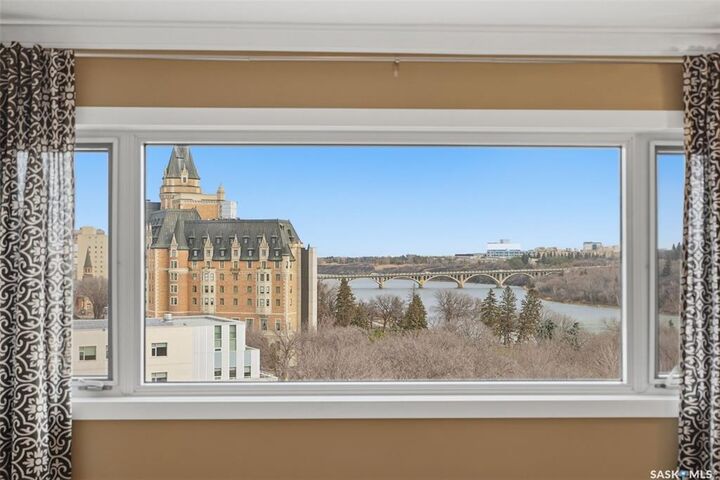 424 Spadina Crescent E 1080 — photo 1