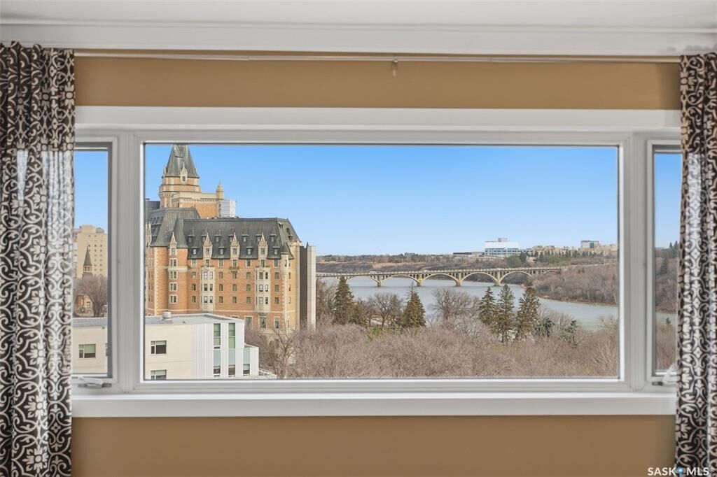 Property Photo:  424 Spadina Crescent E 1080  SK S7K 6X7 