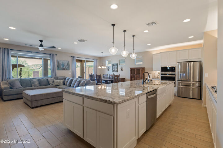 Property Photo: 7738 W Laurel Lane AZ 85658
