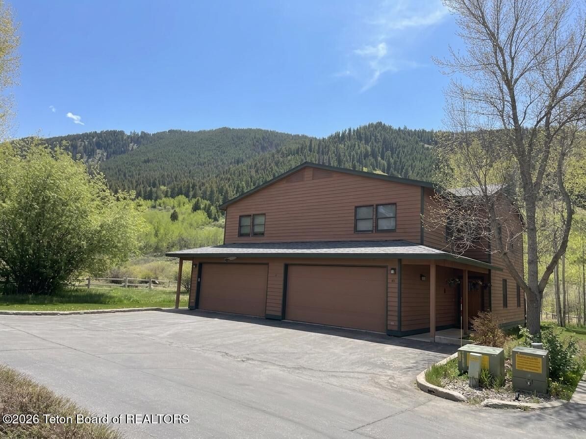 Property Photo: 1070 Elk Run Lane 10 WY 83001