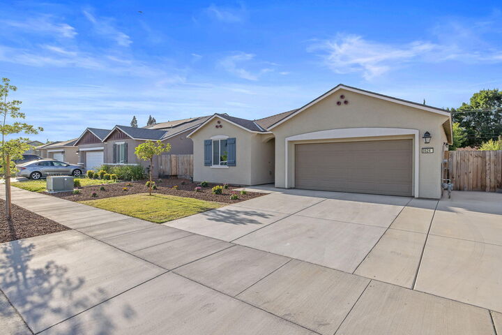 Property Photo:  3524 E Harter Court  CA 93292 