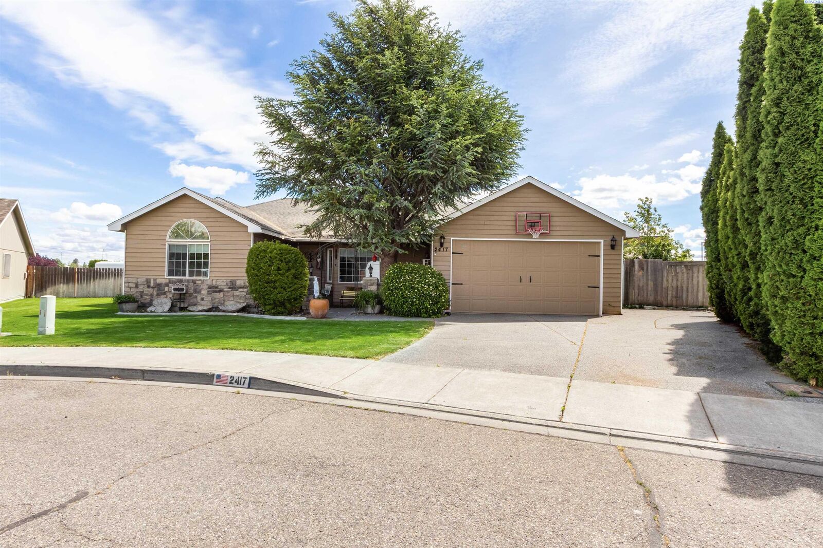 Property Photo:  2417 S Quincy Ct  WA 99337 