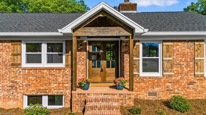 Property Photo:  2006 Ledford Road  NC 27406 
