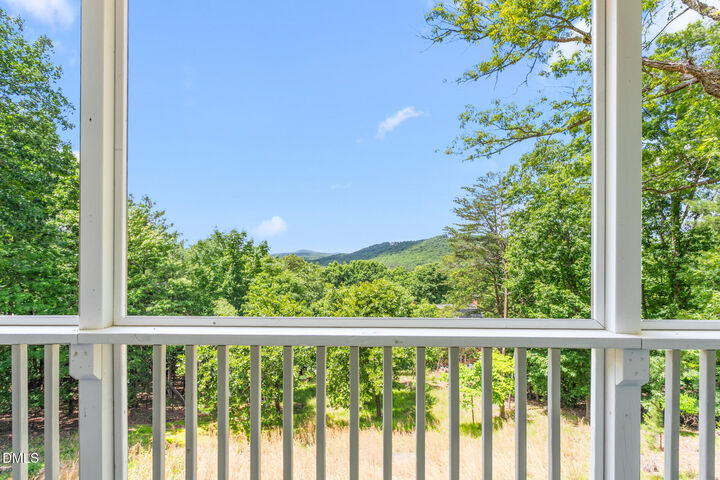Property Photo: 1259 Oakmont Drive NC 27205