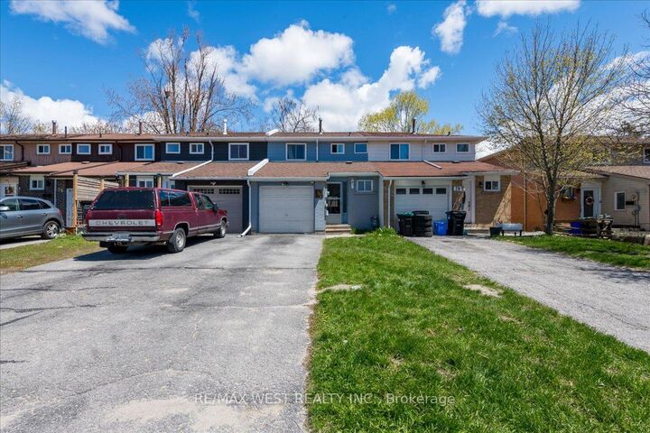 68 Chaucer Crescent — photo 1