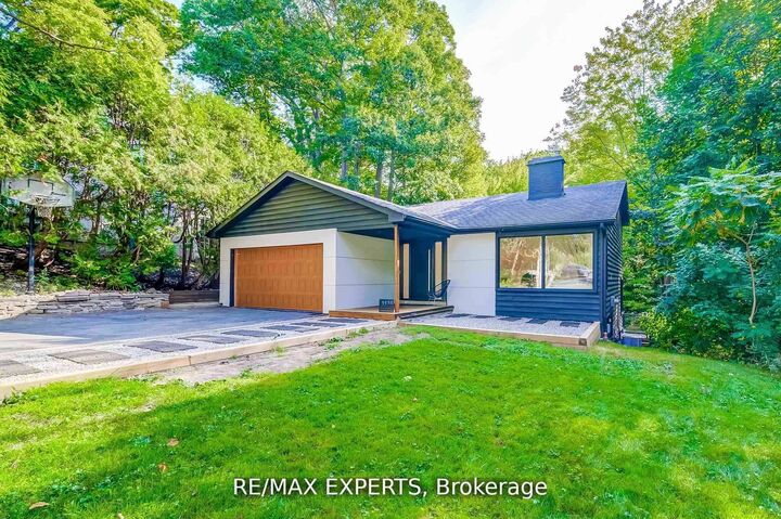 Property Photo: 1135 Greenoaks Drive ON L5J 3A1