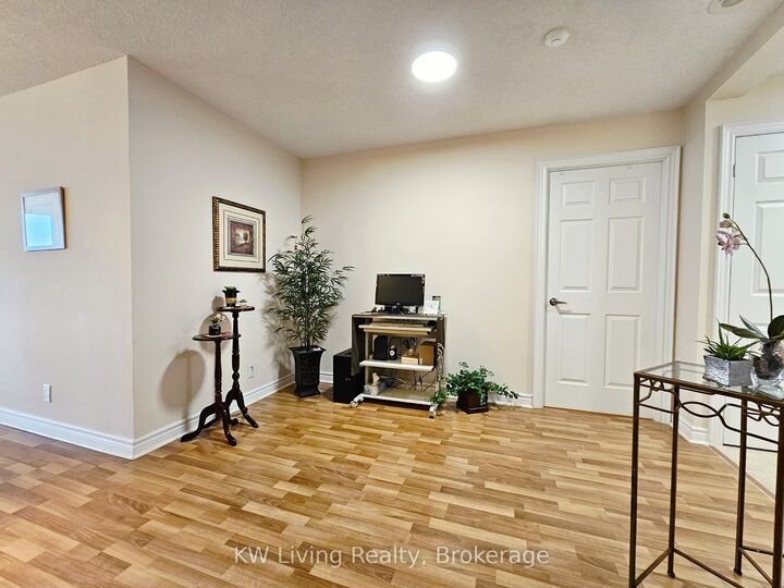 Property Photo: 33 Cox Boulevard 1117 ON L3R 8A6