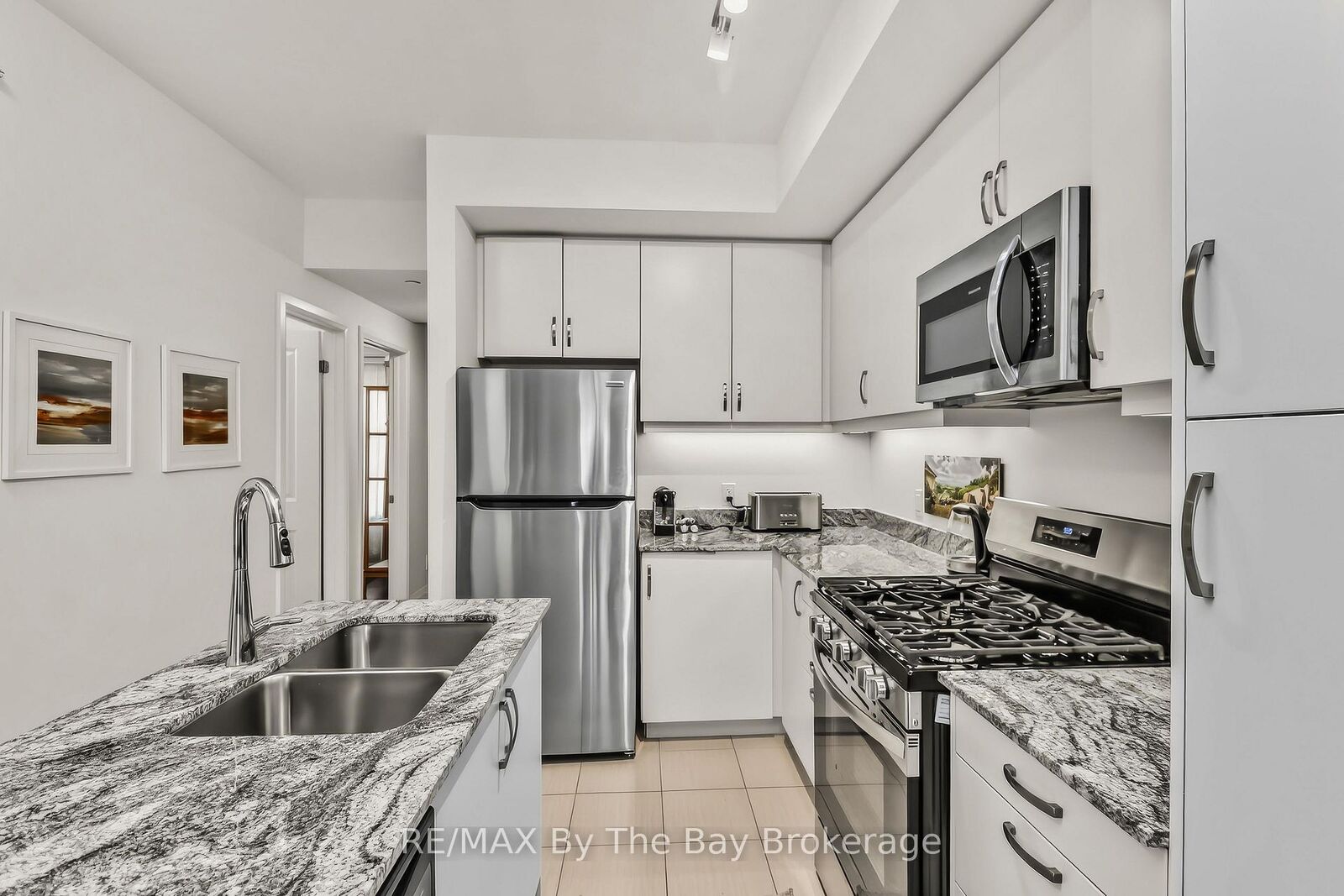 Property Photo: 5 Spooner Crescent 311 ON L9Y 1T3