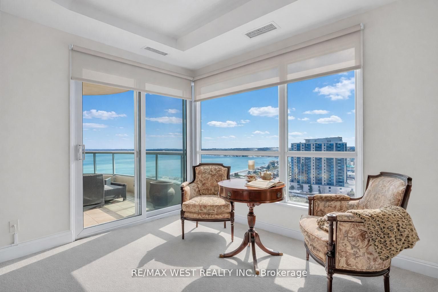 Property Photo: 2 Toronto Street Ph1 1 ON L4N 9R2