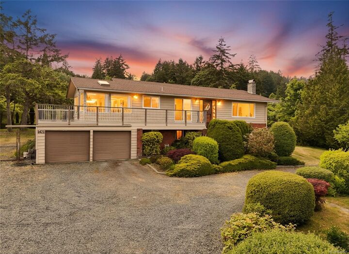 1421 Seaspray Blvd — photo 1