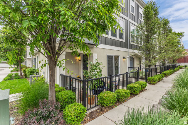 Property Photo: 5626 S Justice Howe Ln E 1 UT 84107