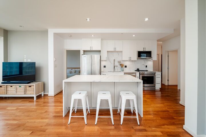 Property Photo:  1333 W Georgia Street 502  BC V6E 4V3 