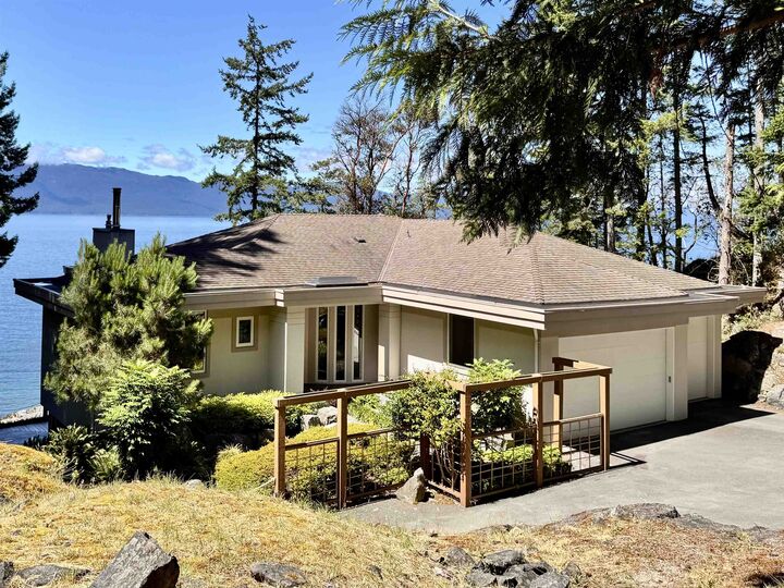 11677 Sunshine Coast Highway — photo 1