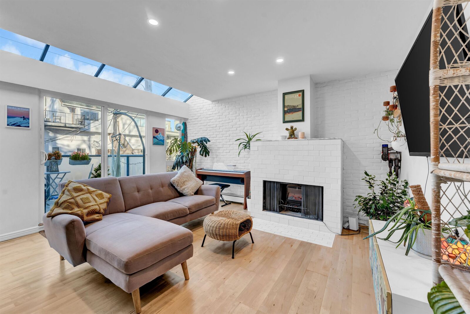 Property Photo:  2125 York Avenue 204  BC V6K 1C4 