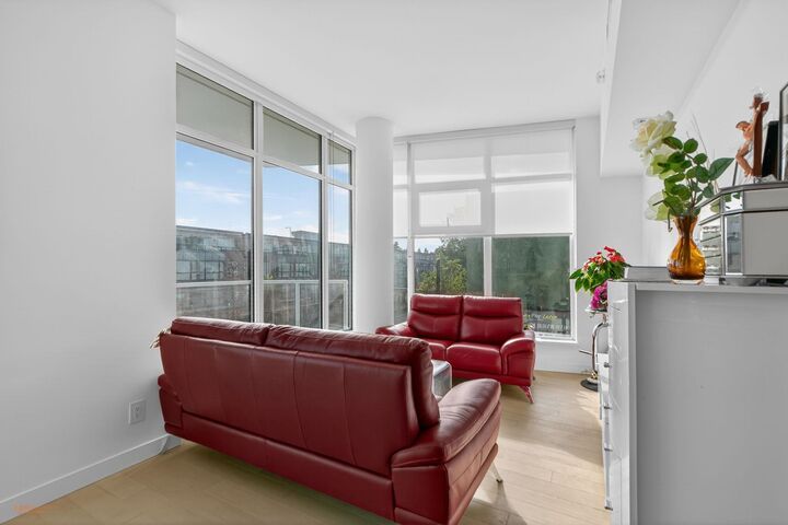 Property Photo:  2220 Kingsway 312  BC V5N 2T7 