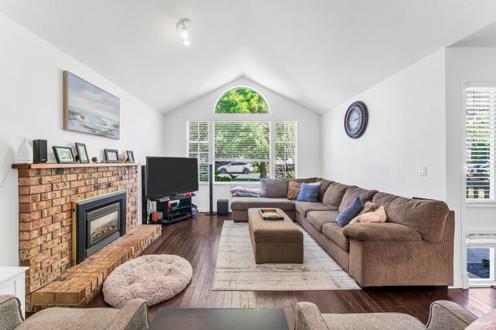 1055 163A Street — photo 1