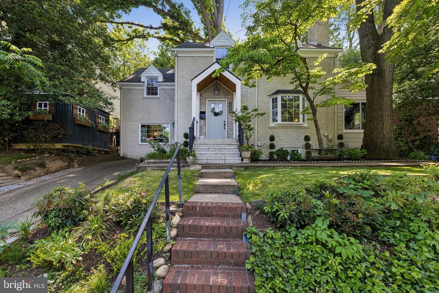 Property Photo:  2700 S Grant Street  VA 22202 
