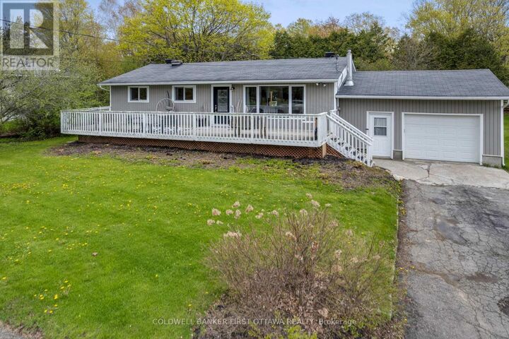 Property Photo:  2498 Rideau Ferry Road  ON K7H 3C7 