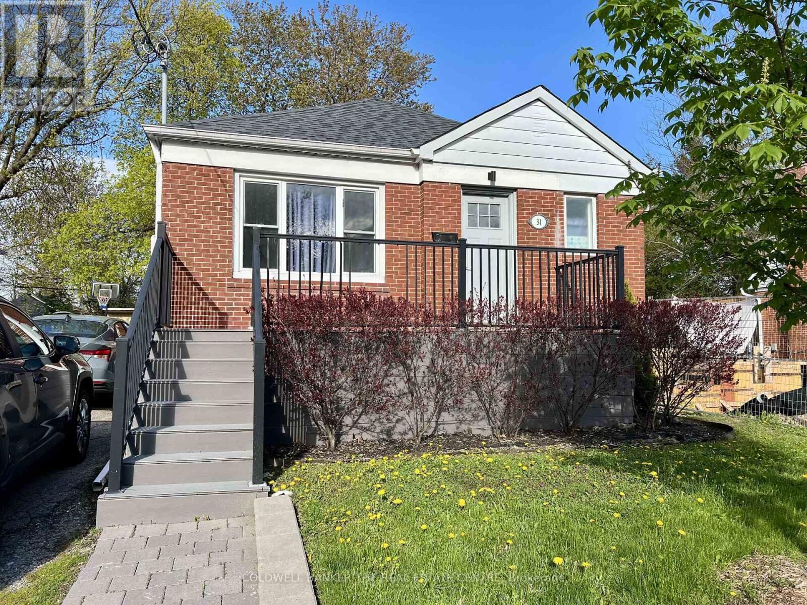 Property Photo:  31 Sharpe Street Upper  ON M1N 3T7 