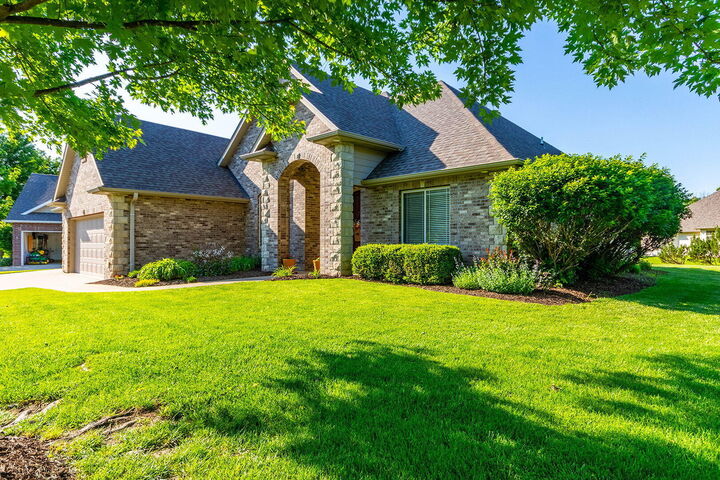 Property Photo:  5207 Thornbrook Pky  MO 65203 