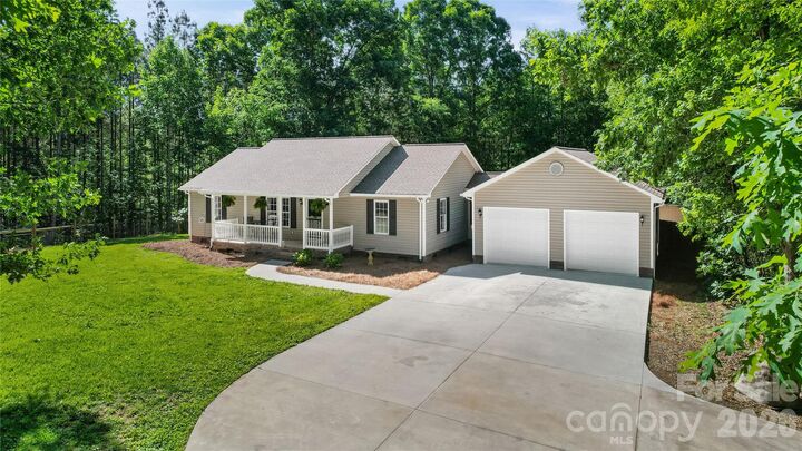 Property Photo:  39328 Holly Ridge Road  NC 28127 