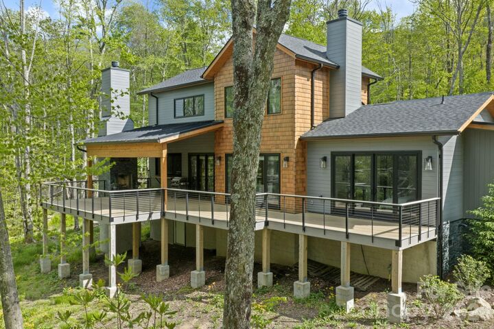 Property Photo:  576 Eagle Springs Trail  NC 28604 