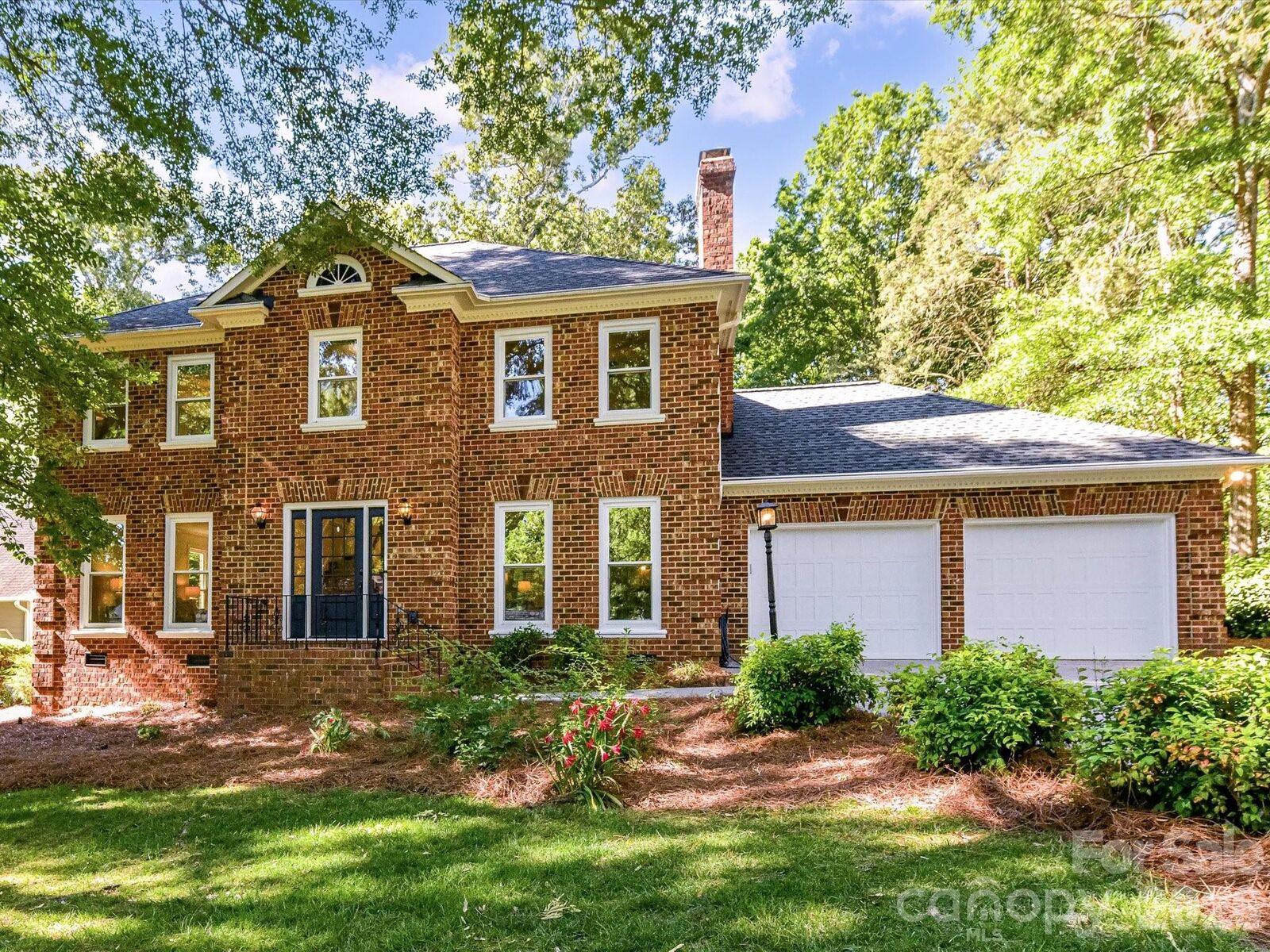 Property Photo: 9912 Hanover Hollow Drive NC 28210