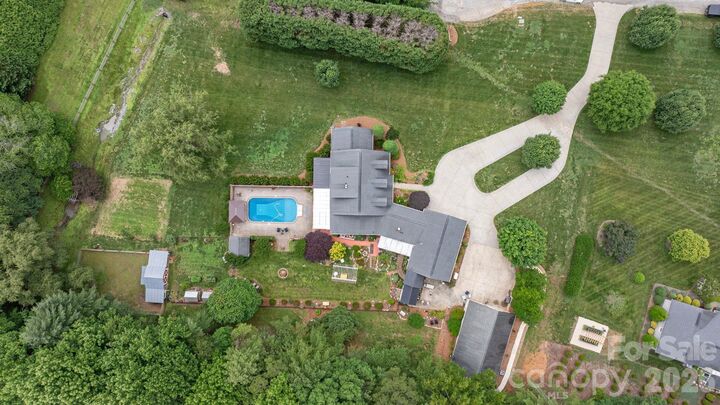 Property Photo:  401 Redwood Court  NC 28645 