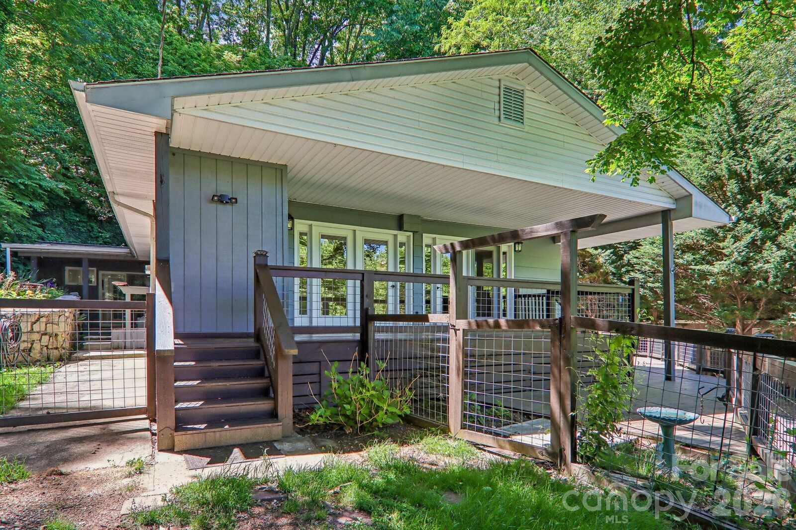 Property Photo: 224 Highlands Loop NC 28751