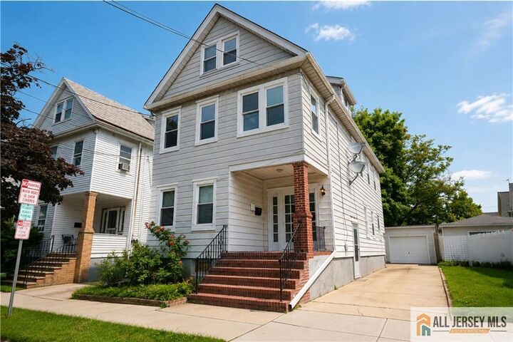 Property Photo:  105 Louis Street  NJ 08901 
