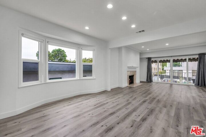 Property Photo: 10564 Ashton Ave CA 90024