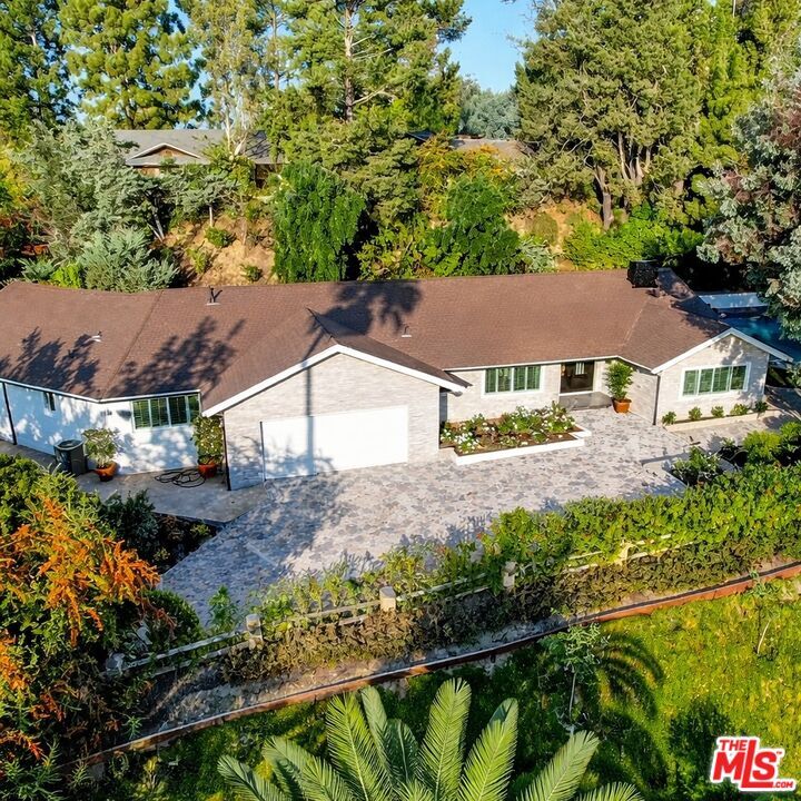 Property Photo:  4732 Del Moreno Dr  CA 91364 
