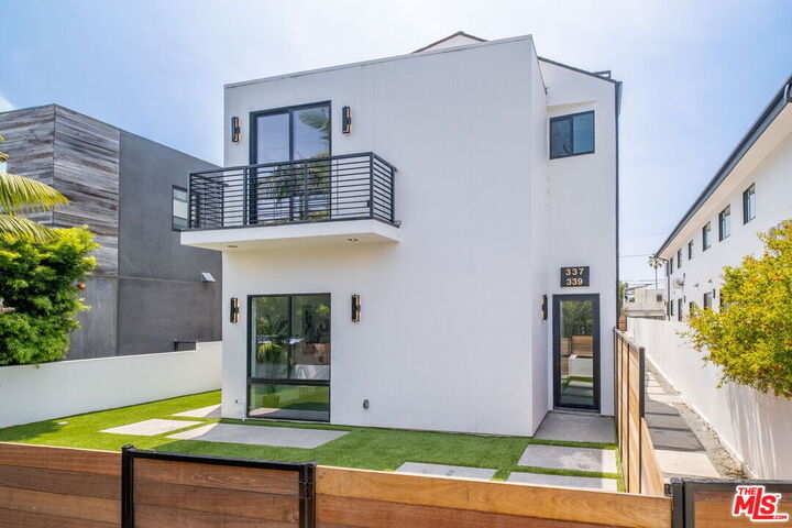 Property Photo:  337 6th Ave  CA 90291 