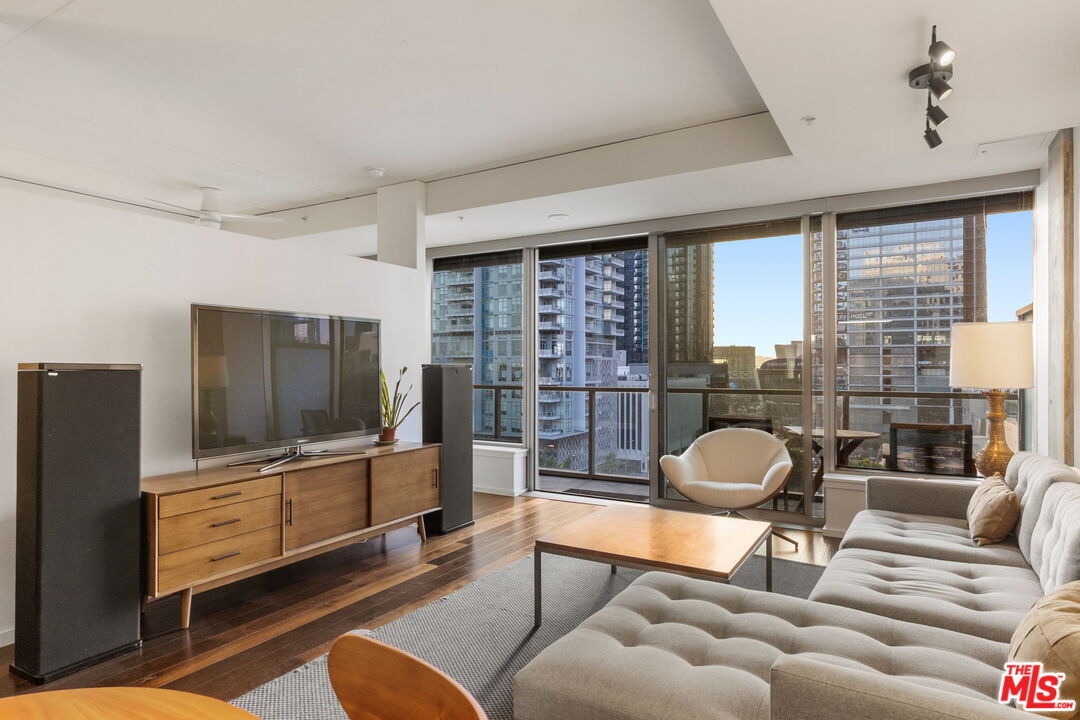 Property Photo: 1155 S Grand Ave CA 90015