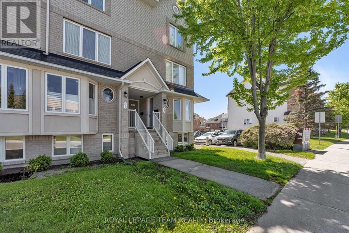 Property Photo:  85 Cresthaven Drive  ON K2G 6T9 
