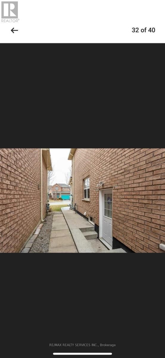 Property Photo:  3760 Pearlstone Drive Bsmt  ON L5M 7H1 
