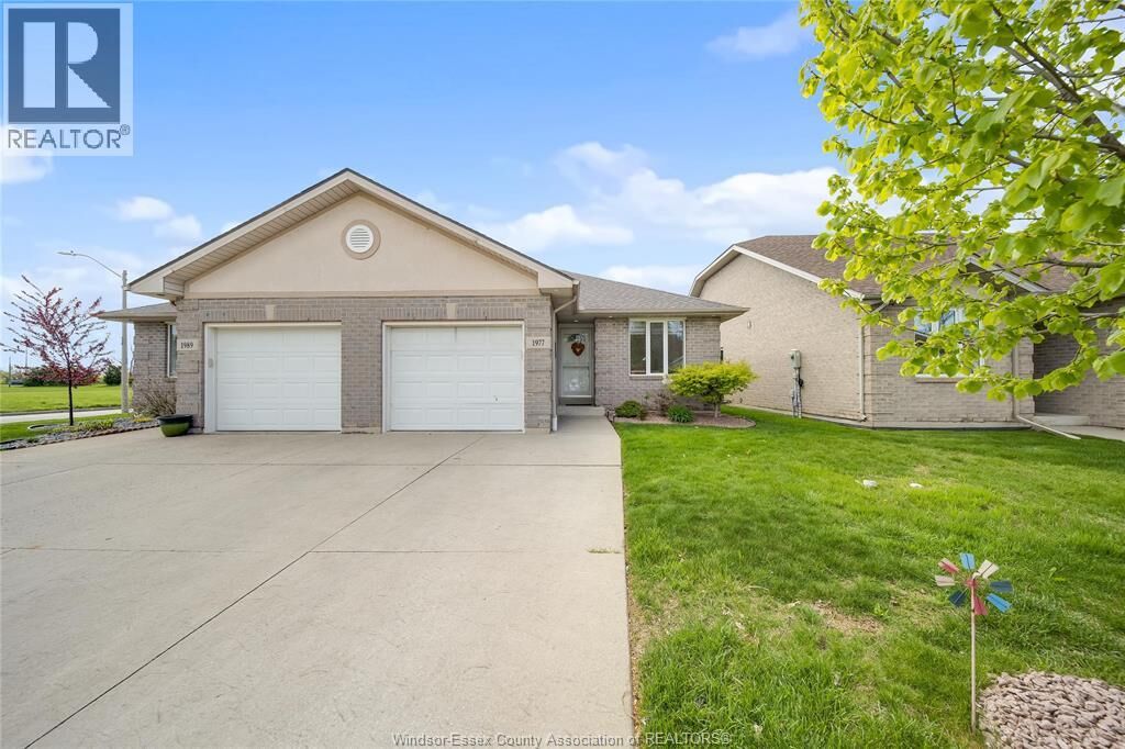 Property Photo: 1977 Kirkland Avenue ON N8P 1P7