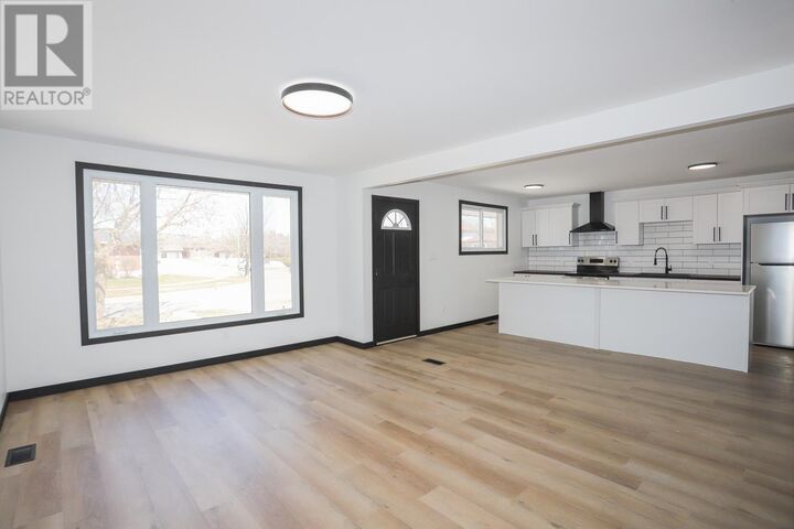 Property Photo:  35 Pozzebon Cres  ON P6C 6A7 